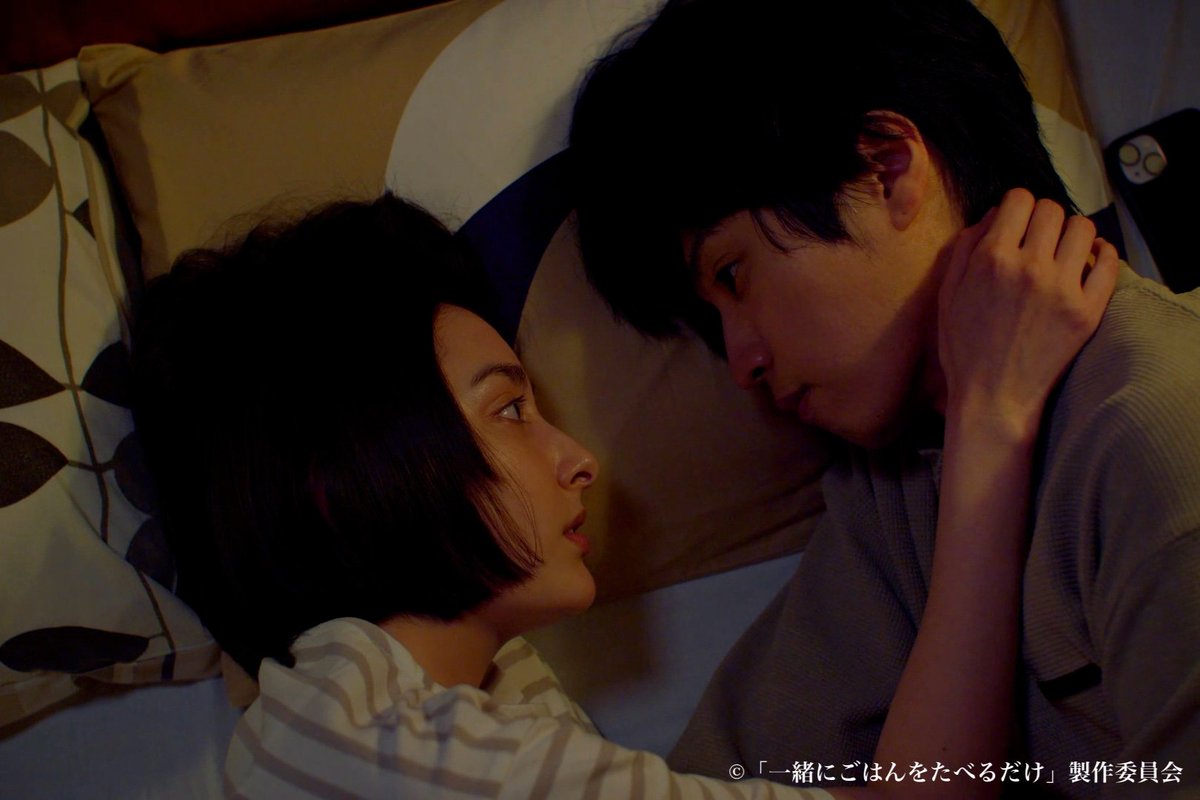 TVTOKYO_PR's tweet photo. ／
#一緒にごはんをたべるだけ
きょう深夜24時から放送🍴
＼

第4話【引き返せないヤンソンの誘惑】

一線を越えかけたタキ(早見あかり)とレイ(伊藤健太郎)は
互いに意識するも、それぞれの家庭との間で気持ちが揺れ動く。
そんな中、レイに作ったじゃがいものグラタンは誘惑と罪の味がする…。

U-NEXTで見放題独占配信
TVerで無料見逃し配信
@taberudake_tx