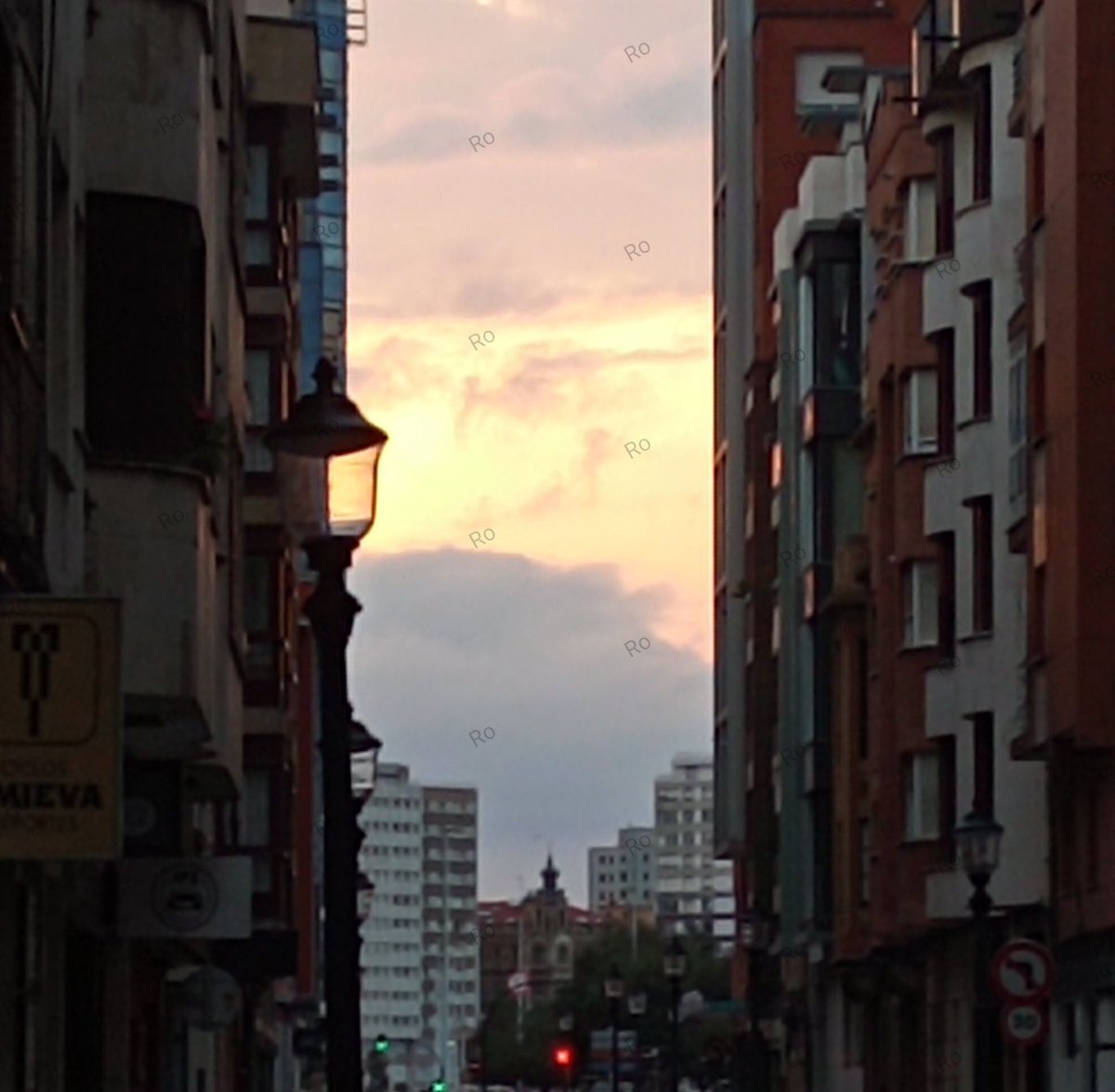 Robunbu's tweet photo. Seguramente necesitas algunas cosis para sentirte mejor.
¿Y si piensas 2 o 3 e intentas conseguir una?
Nada de imposibles, algo que esté a tu alcance.
Sin prisas, sin plazo, sin decírselo nadie.
No sé, inténtalo al menos.
A veces, la magia ocurre un jueves cualquiera.

Buen día🤗 https://t.co/6V9qwsF70Q