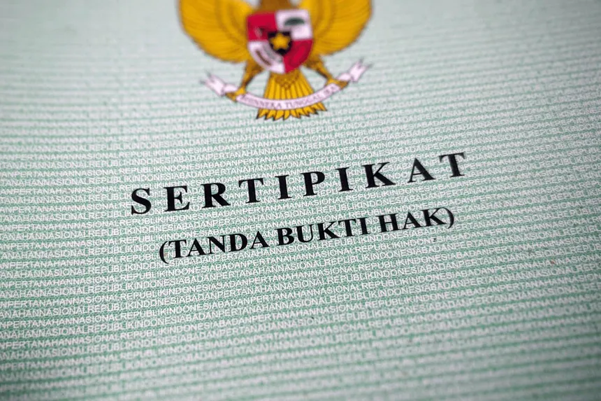 TradingDiary2's tweet photo. pernah ga perpanjang hgb atau meningkatkan ke shm tau ga, di tahap awal penyerahan berkas,  kita GA DIKASIH TANDA TERIMA APAPUN ga ada BUKTI APAPUN dari apa yg kita berikan sertifikat, surat kuasa, dll dll udah aja gitu ga ada bekasnya 

kalau petugasnya MENYANGKAL nerima atau HILANG/ RUSAK ya sudah selesai 😂😂😂 
gila semaunya gitu ya , kalau kita protes ya ga diproses 😅😅 

tau gini divideoin gitu dari awal ngasih sampe selesai? coba yg kerja di BPN apakah ini prosedur wajar?