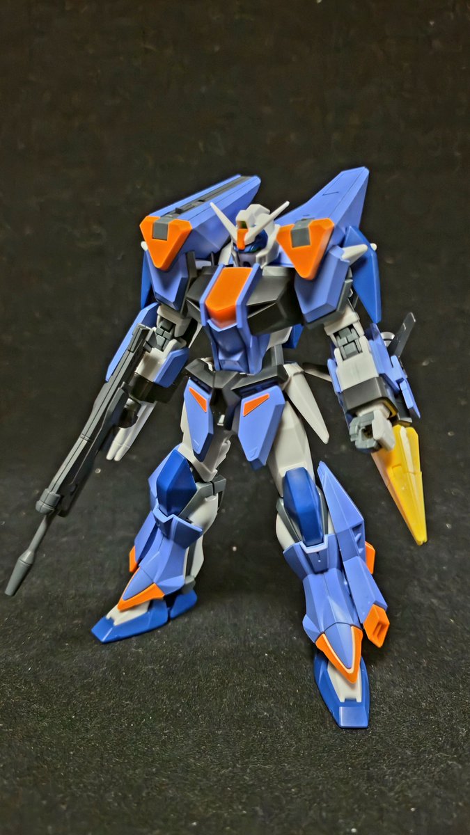 SAbu6505's tweet photo. デュエルブリッツガンダムできた！
アーマーの青いとこは塗装。
少し青を濃くした。
やはりSEEDのCEシリーズは出来がいいね👍
よく動くしプロポーションもいいし👍確かにアーマーつけるとかなり腕の可動域は制限されちゃうけど💦 https://t.co/tGjFbDDgXj