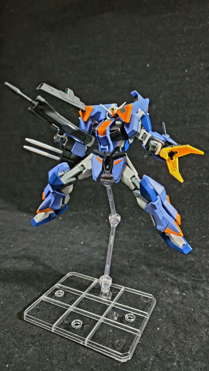 SAbu6505's tweet photo. デュエルブリッツガンダムできた！
アーマーの青いとこは塗装。
少し青を濃くした。
やはりSEEDのCEシリーズは出来がいいね👍
よく動くしプロポーションもいいし👍確かにアーマーつけるとかなり腕の可動域は制限されちゃうけど💦 https://t.co/tGjFbDDgXj