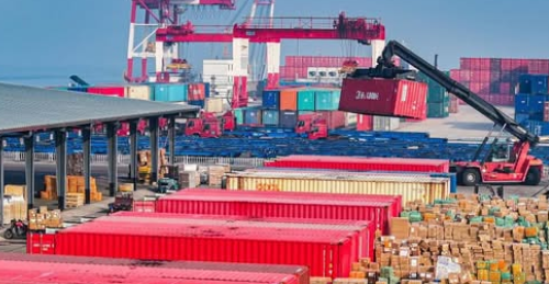 chinascio's tweet photo. From global trade to your local fruit market! 🛒C#hina is now a key #trading partner for 160+ countries and regions, bringing in record #imports—like durians, which doubled to 1.87 million tonnes since 2022!
https://t.co/APbko4SlYm https://t.co/DrkAUMUlyT