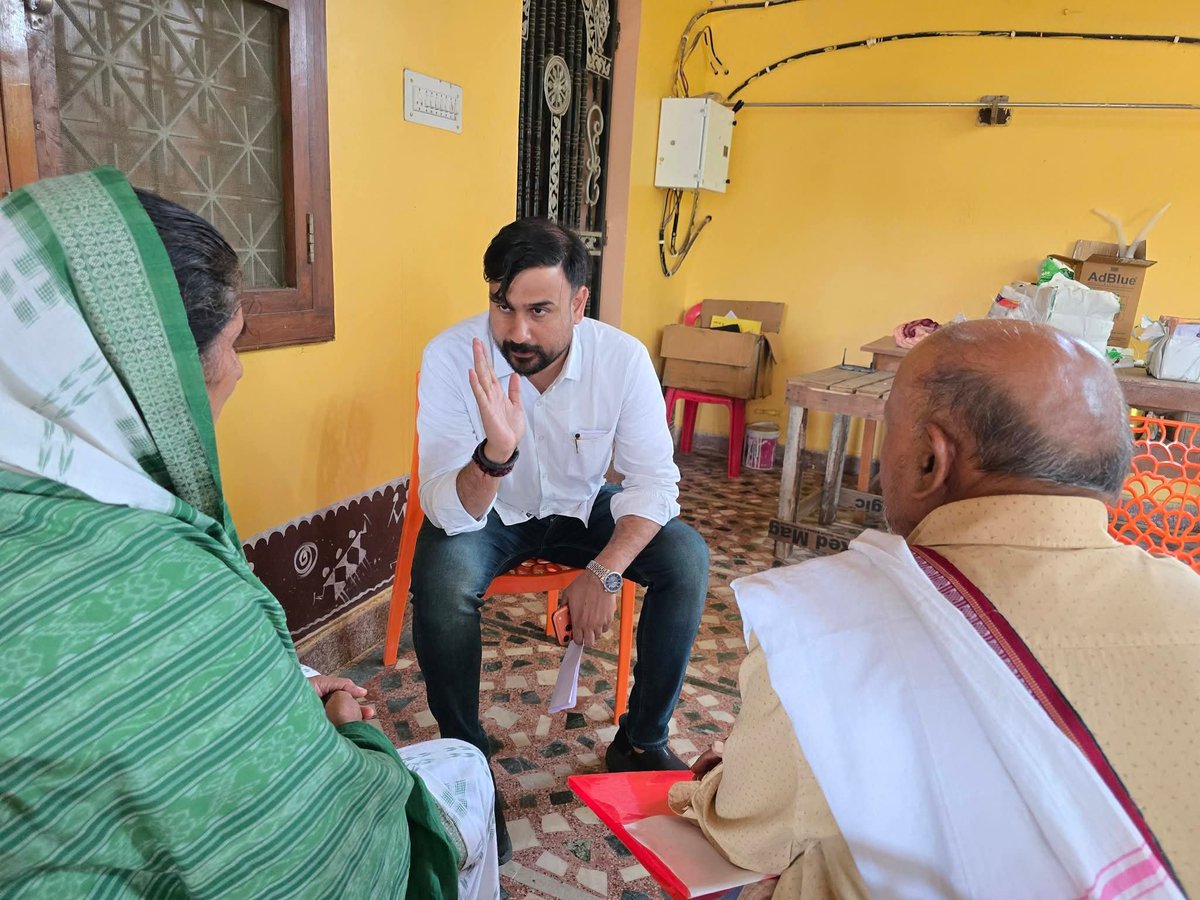 irasisacharya's tweet photo. ମୋର ବିଧାନସଭାର ଭଟଲି କାର୍ଯ୍ୟାଳୟ ଠାରେ ଆଜିର ଜନଶୁଣାଣୀ ll

#grievances #PublicHearing 
#partyoffice #BJP4IND 
#BhatliConstituency 
 #222days https://t.co/imhHsqUu1S