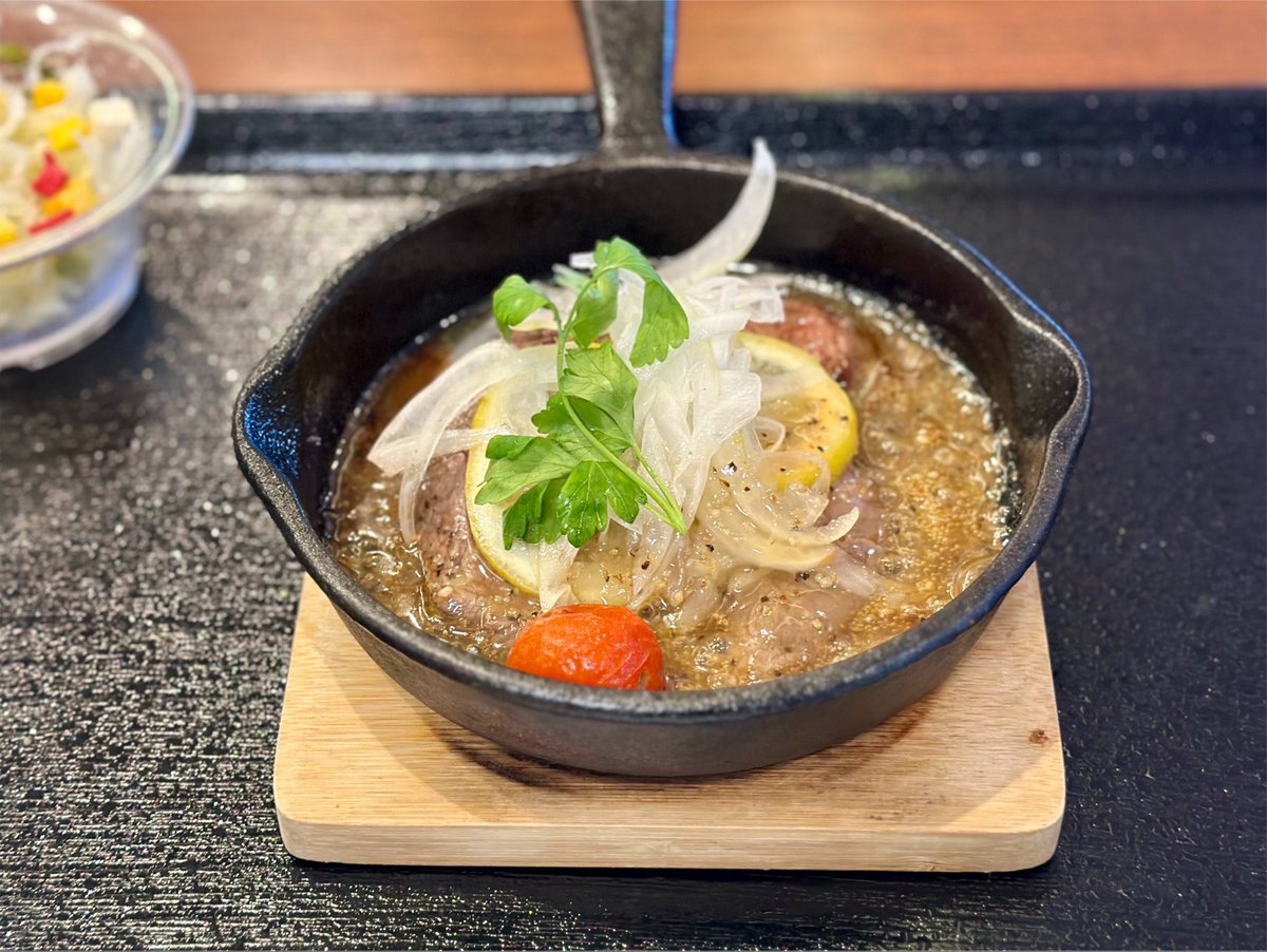 Syncrea's tweet photo. トルコライスとレモンステーキ
暑すぎてどこにも行けなかったので、船の中で食べれて良かった。
次は涼しい時期に行きたい…🫠 https://t.co/FxZqY93idZ