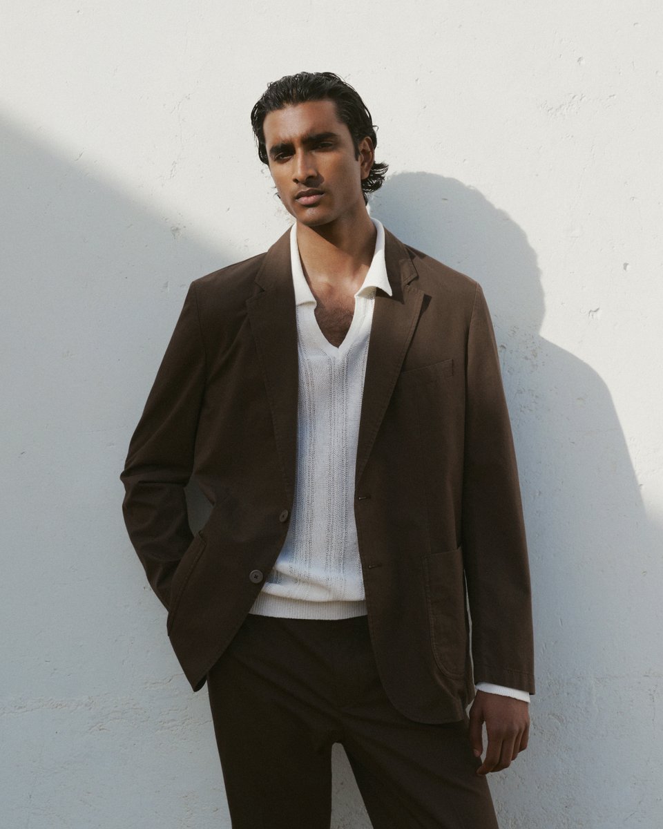 MANGO_Man's tweet photo. Less contrast, more balance. Summer looks better in earthy tones. 
Explore more at https://t.co/n17tLa9pEj 
Shirt: 37031436 
Blazer: 37082891 
Sweater: 37012901 
Trousers: 37042889 &amp; 37022893 
Sandals: 37082890 
#MangoMan https://t.co/60D5ptAqRF