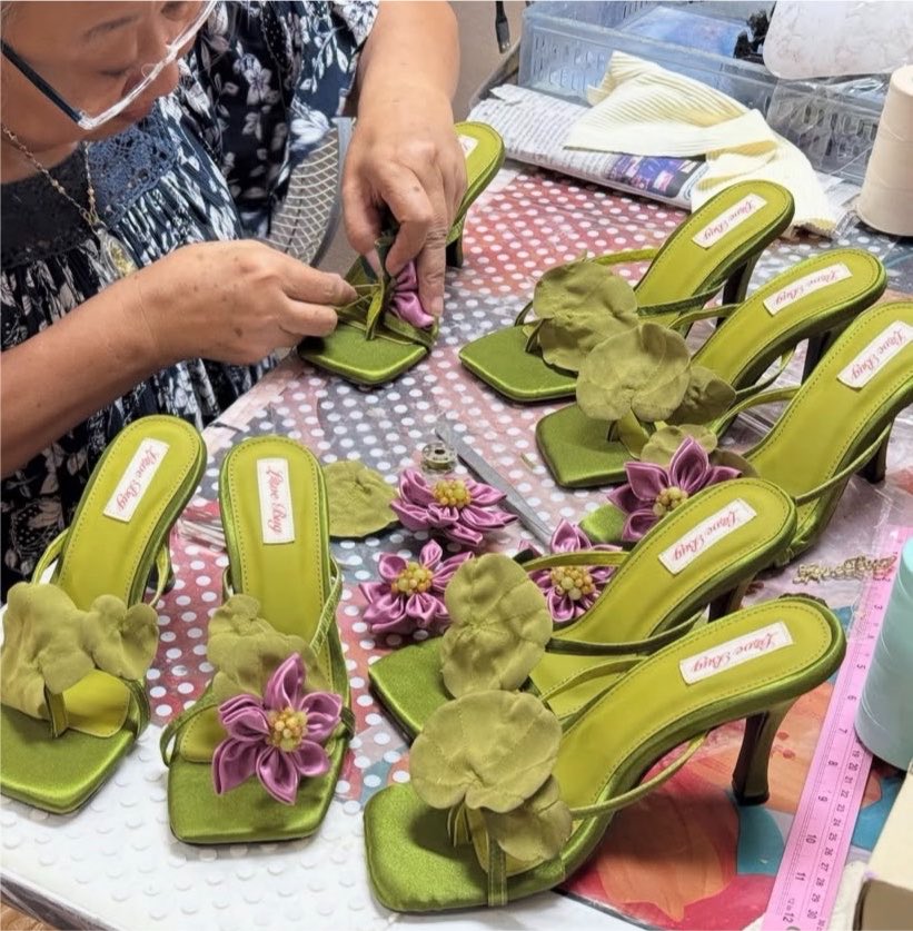 butterismy's tweet photo. ป้ายยาของแบรนด์นี้ งาน handmade นั่งเย็บเองกับมือเลย🥹 แล้วงานสวยมากก ดีเทลเป็นดอกบัวด้วยอ่ะ🪷 https://t.co/4lMwoAa2HV