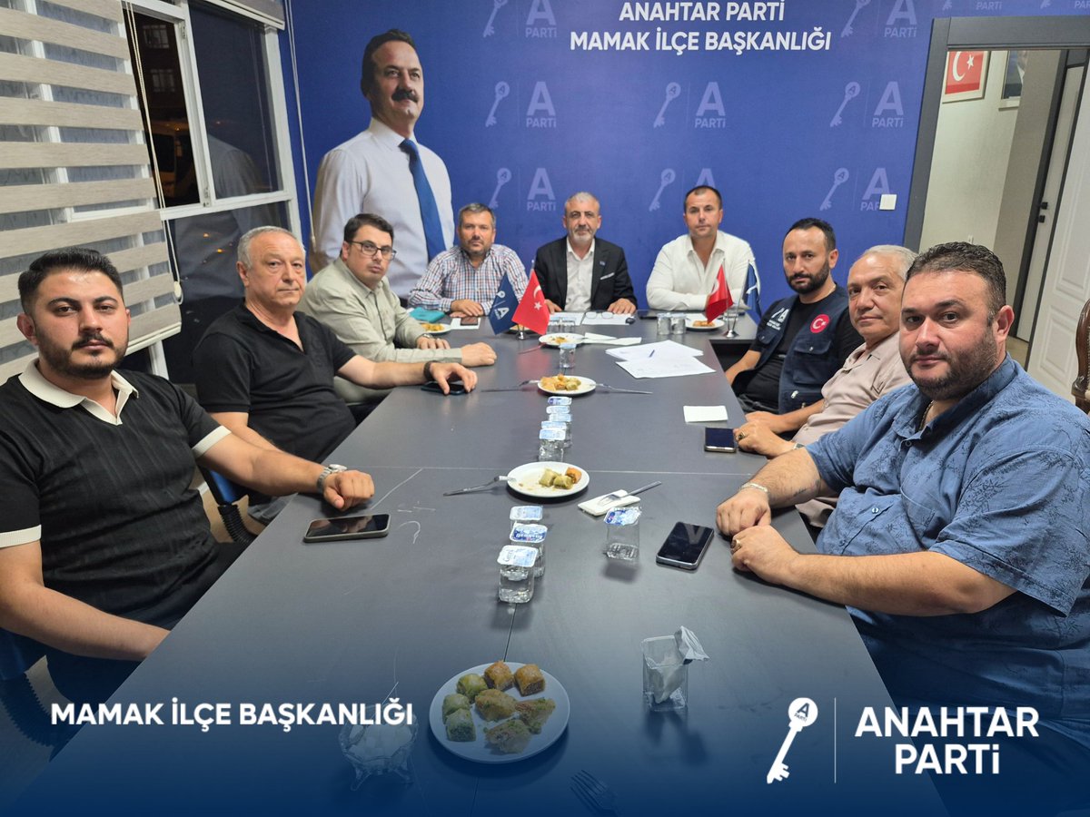 mamakaparti's tweet photo. Haftalık olağan yürütme ve yönetim kurulu toplantımızı verimli bir şekilde gerçekleştirdik. İlçemize ve teşkilatımıza yönelik çalışmalarımızı değerlendirerek, önümüzdeki süreçte hayata geçireceğimiz projeler hakkında istişarelerde bulunduk. https://t.co/F52Pi1Jc0W