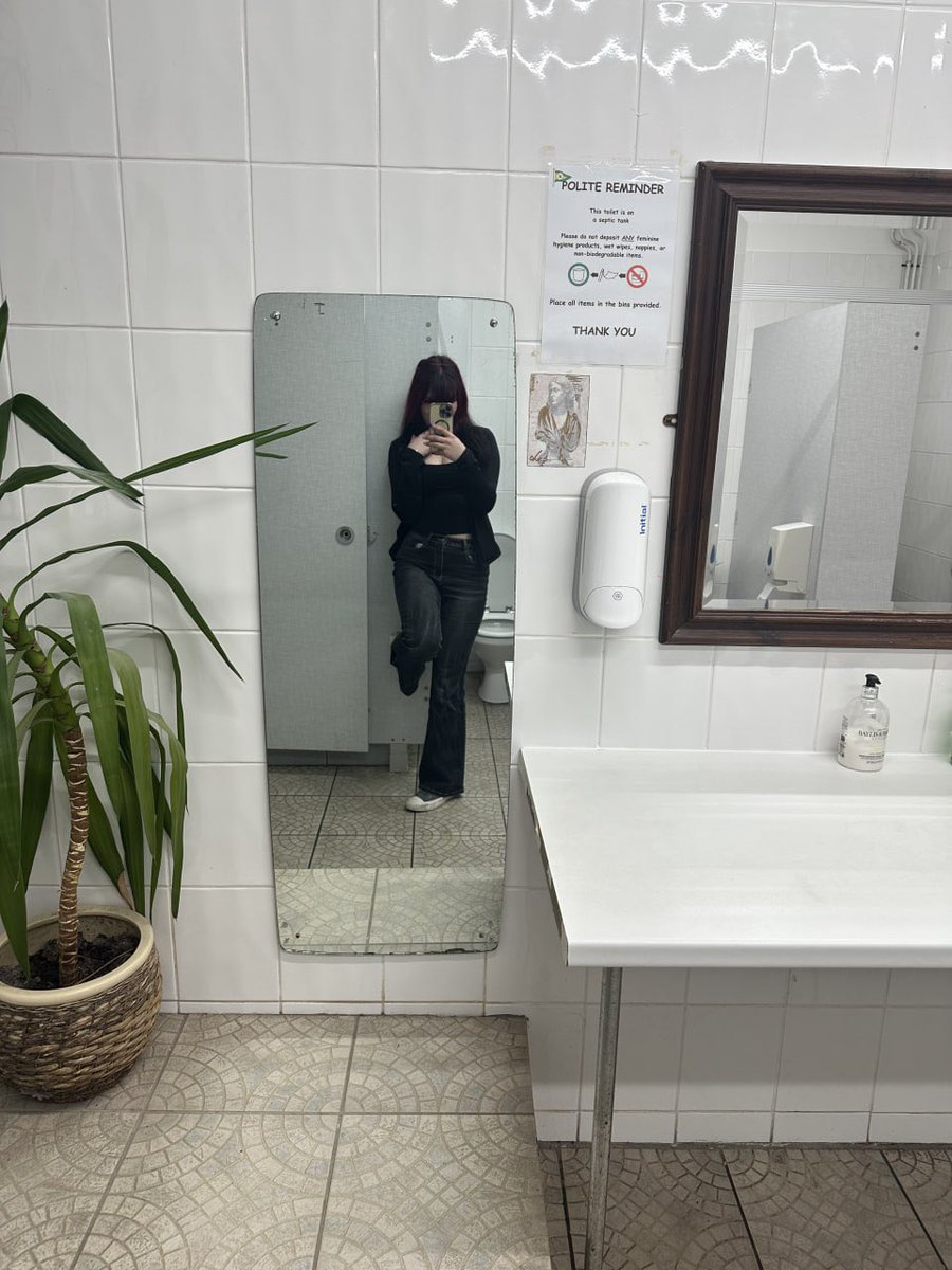 PumpkinsAngel's tweet photo. fuck nudes, you ever just want to talk to someone https://t.co/3uEAEs9BfN