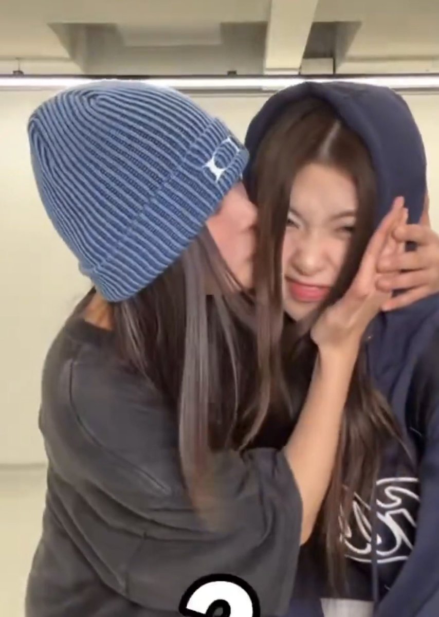 nyamgoing's tweet photo. 아니 김까영 그렇게
밥도 안먹고 응?
그러면 돼? 그리고
수업 끝나면 연락한다며
이젠 말도 안들을거야?
이런식이면진짜 
                                            ……. 언니 나 뽀뽀

웅!! https://t.co/X80Ubmq3Od