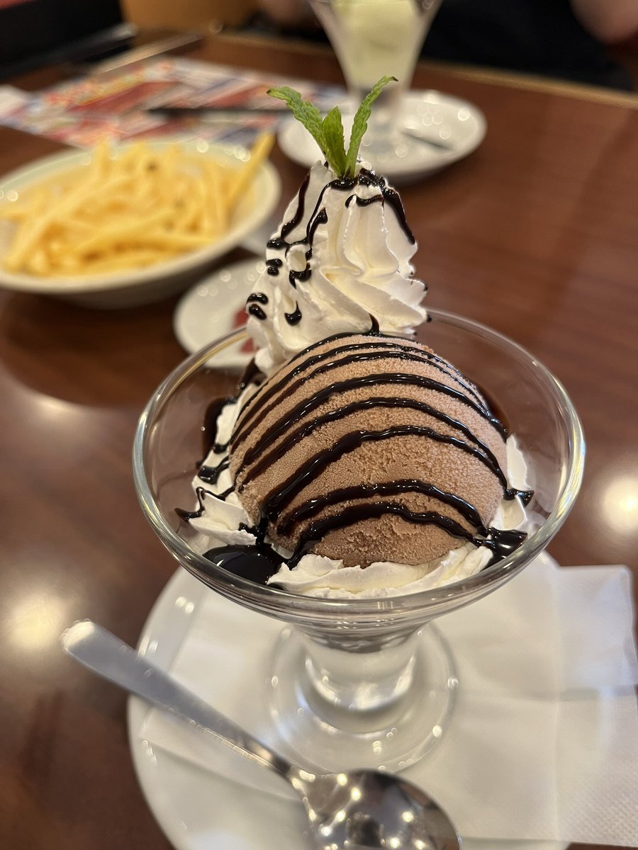 cocoa05010809's tweet photo. 急に酷暑🫠
仕事がハードで外食ばかりの日々🍜

そして今日軽く熱中症になりダウン😭
めちゃめちゃ元気な日もあり、ダメな日もあり体調が安定しない〜

好きな事がなかなかできないからだな！
具合悪くて休む日じゃなく、
元気な状態で自由がほしい✨✨✨ https://t.co/PfeadMQiYA