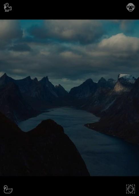 kkibbang's tweet photo. 🎥Disney's twilight views are incredibly tender and romantic, almost beyond words. The sunset's golden glow bathes the entire park in a warm, reddish hue, while the gentle breeze and soothing music quietly ease all anxiety and exhaustion. https://t.co/oCsSp6rNNI