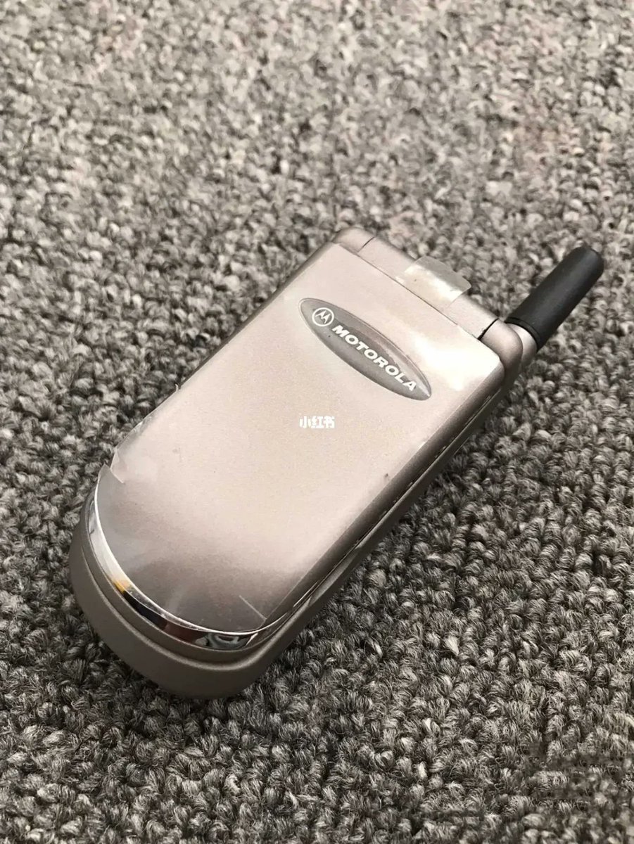 imenjoyinglivin's tweet photo. [Today I finally swapped my old flip phone for a smart one—can’t believe how much easier it is to keep in touch with friends! Small step, big smile ]， https://t.co/TsV7VtZhJs
