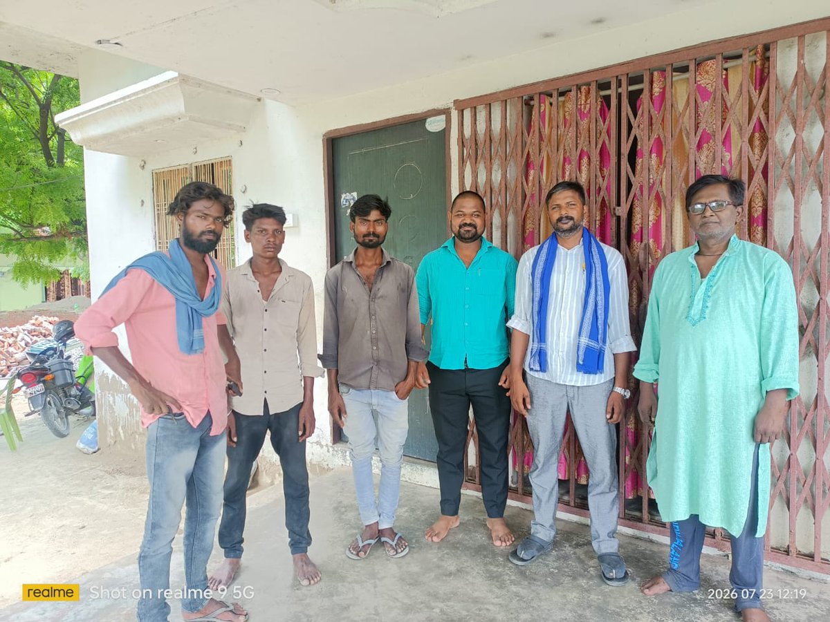 Baahu_Praan_ASP's tweet photo. #मुगलसराय-380
23/07/2026
गोधना,चंदौली 
25जुलाई2026 को चंदौली में होने वाले आंदोलन को सफल बनाने हेतु पदाधिकारियों एवं कार्यकर्ताओं से मिलते हुए सिद्धार्थ प्राण बाहु,डा.जयंत चौधरी
@ASP4UP
@AzadSamajParty @BhimArmyChief @BhimArmy_BEM @VinayRatanSingh https://t.co/HKxf3H0fnL