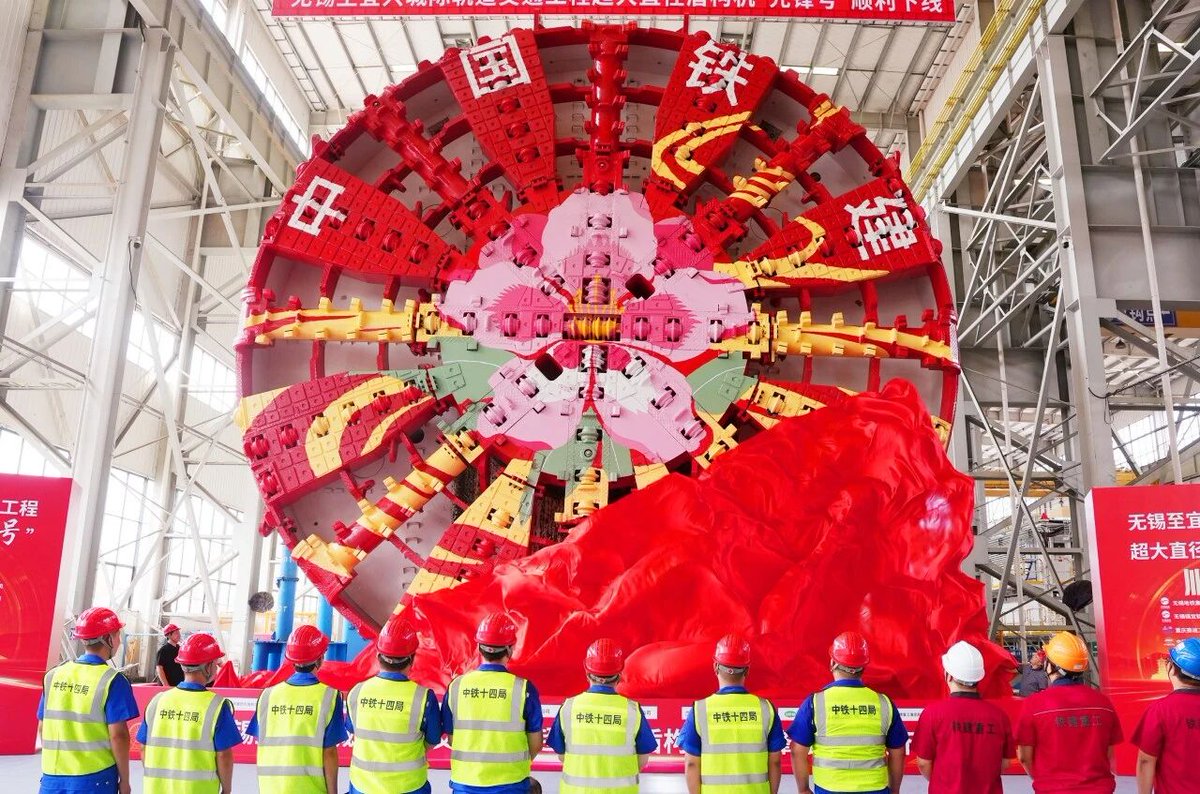 CRCCNews's tweet photo. Meet “Pioneer,” a developed 14.02-meter-diameter shield tunneling machine. Built for the Wuxi-Yixing Intercity Railway, it combines flexible cutter configurations, intelligent excavation management and a powerful rock-crushing system to tackle complex geological conditions. https://t.co/fCo3hDYYIR