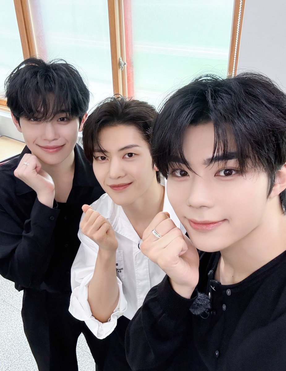 ZB1_official's tweet photo. 260723
<방과 후 음악시간 2>

#ZEROBASEONE #ZB1 #제로베이스원 
#SEOKMATTHEW #KIMTAERAE #PARKGUNWOOK
#석매튜 #김태래 #박건욱 https://t.co/9WVm3Hzzbq