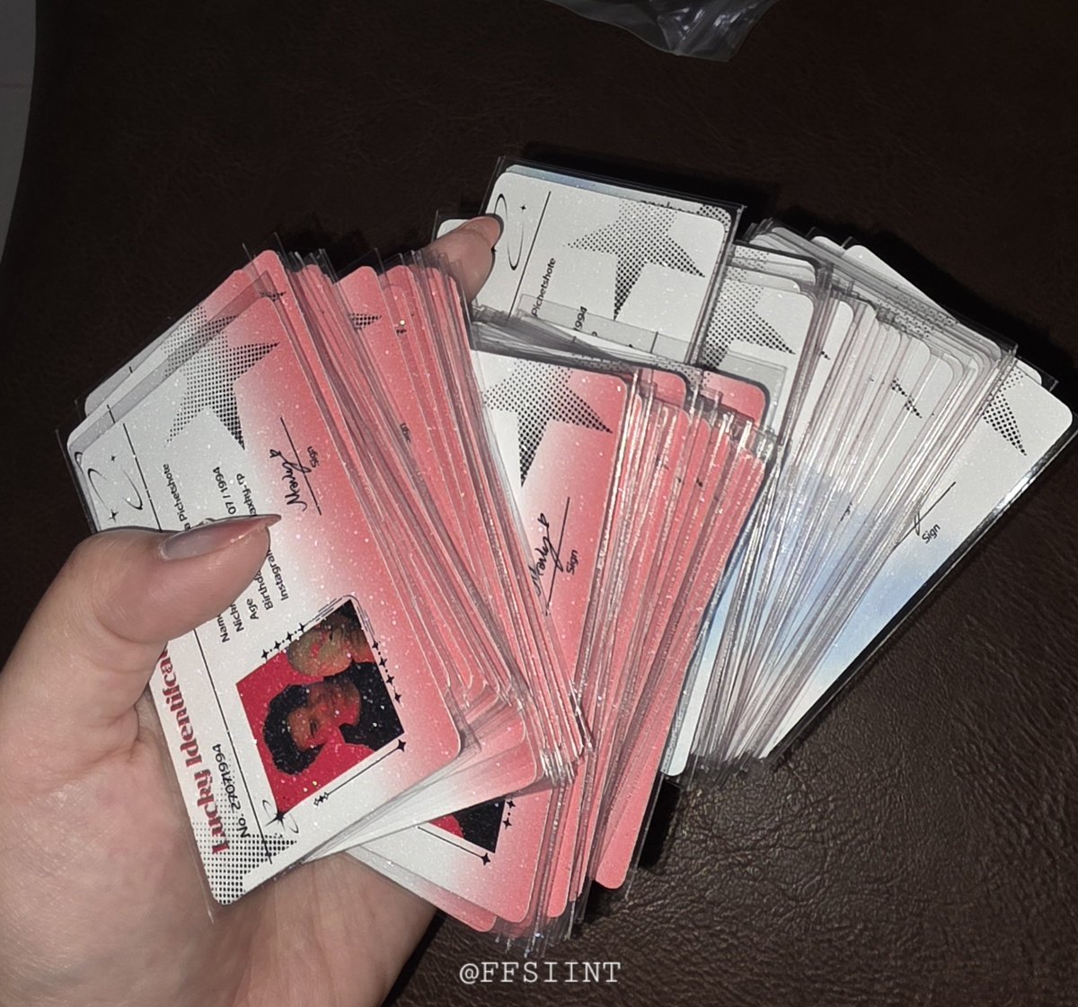 ffsiint's tweet photo. Maxky Lucky Identification  🌟🔥❤️‍🔥
 
Date : 26 July 2026 ♡♡♡

📍at SF WORLD CINEMA, centralwOrld

มีไอดีการ์ดพี่แม็กกี้มาแจก 100 ชิ้นค้าบบบ
มารับกันน้าาา 🥺 แจกรอบเช้าคับ ไม่ต้องมีอะไรแลก มารับได้เลย สะกิดได้เลยนะ อยากแจก อย่าปล่อยเราเหงา 🤲🏻💖 

#MAXKY1stFANSIGN
#maxky_rp https://t.co/8Sn5bWBCnA