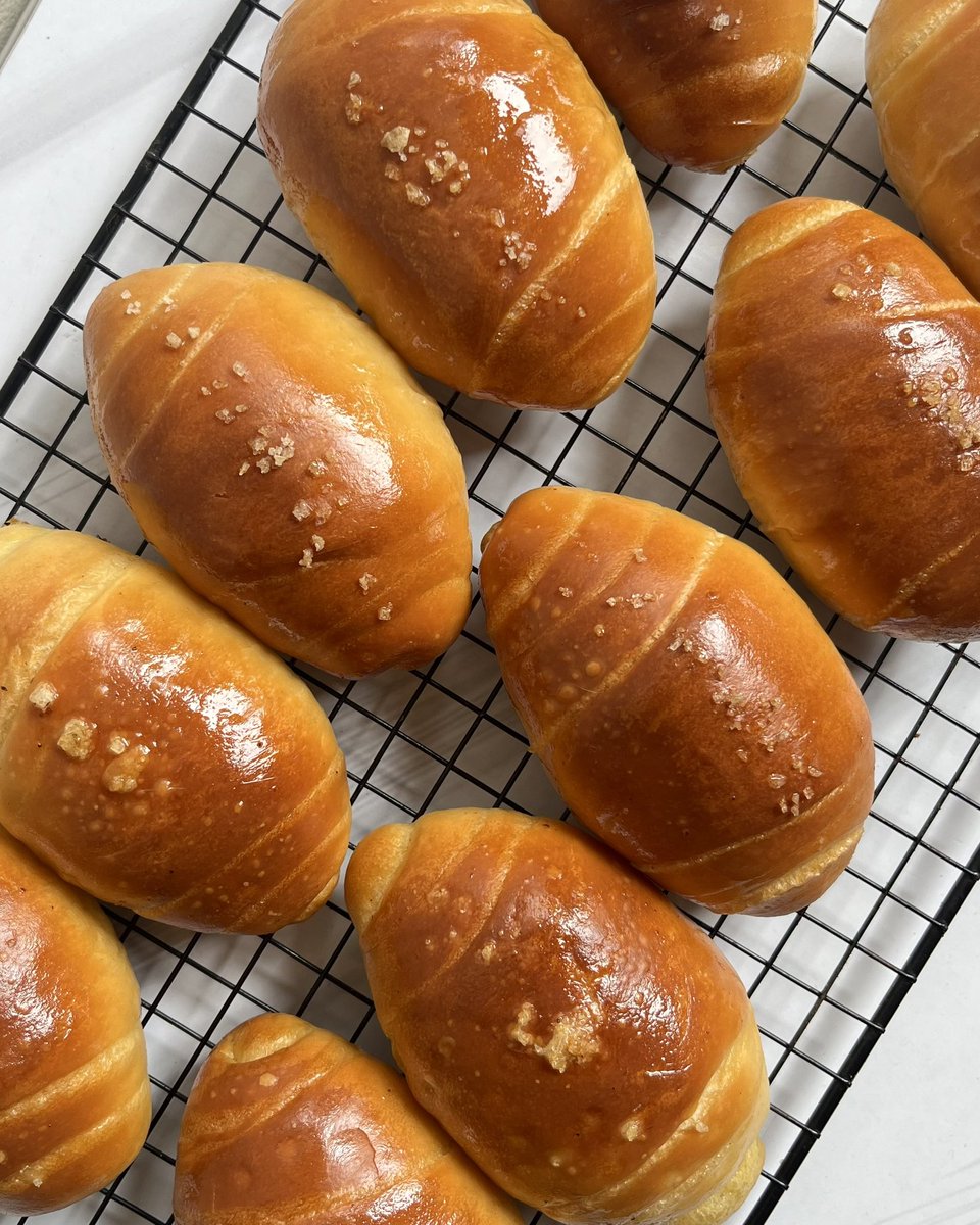 downepour's tweet photo. things that are worth the money: 
SALT BREAD LILOLOVESBUNS 🥐 

kindly help rt pls!! aku open PO salt bread
‼️ ready sabtu &amp; minggu, 25 &amp; 26 juli
📍 pengiriman dari gegerkalong, bandung
💸 tersedia dalam varian OG 14k &amp; egg mayo 21k 

📩 DM to place order or for further info~ :3 https://t.co/gtWPigfpMu