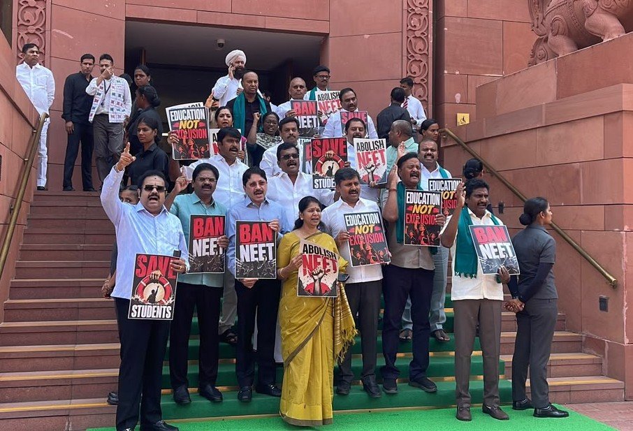 KanimozhiDMK's tweet photo. There will be no justice for students until NEET is abolished.

Today, we, the DMK MPs, staged a protest within the Parliament premises demanding the complete abolition of NEET, which continues to shatter the dreams of countless students aspiring to pursue medical education.

நீட் ஒழியும் வரை, மாணவர்களுக்கு விடிவில்லை!

நம் பிள்ளைகளின் மருத்துவ கல்வி கனவை சிதைக்கும் நீட் தேர்வை முழுமையாக ரத்து செய்ய வலியுறுத்தி, இன்று நாடாளுமன்ற வளாகத்தில் தி.மு.க நாடாளுமன்ற உறுப்பினர்களுடன் போராட்டத்தில் ஈடுபட்டபோது.

#BanNEET #DMKforStudents #AbolishNEET #DMKinParliament #SaveStudents