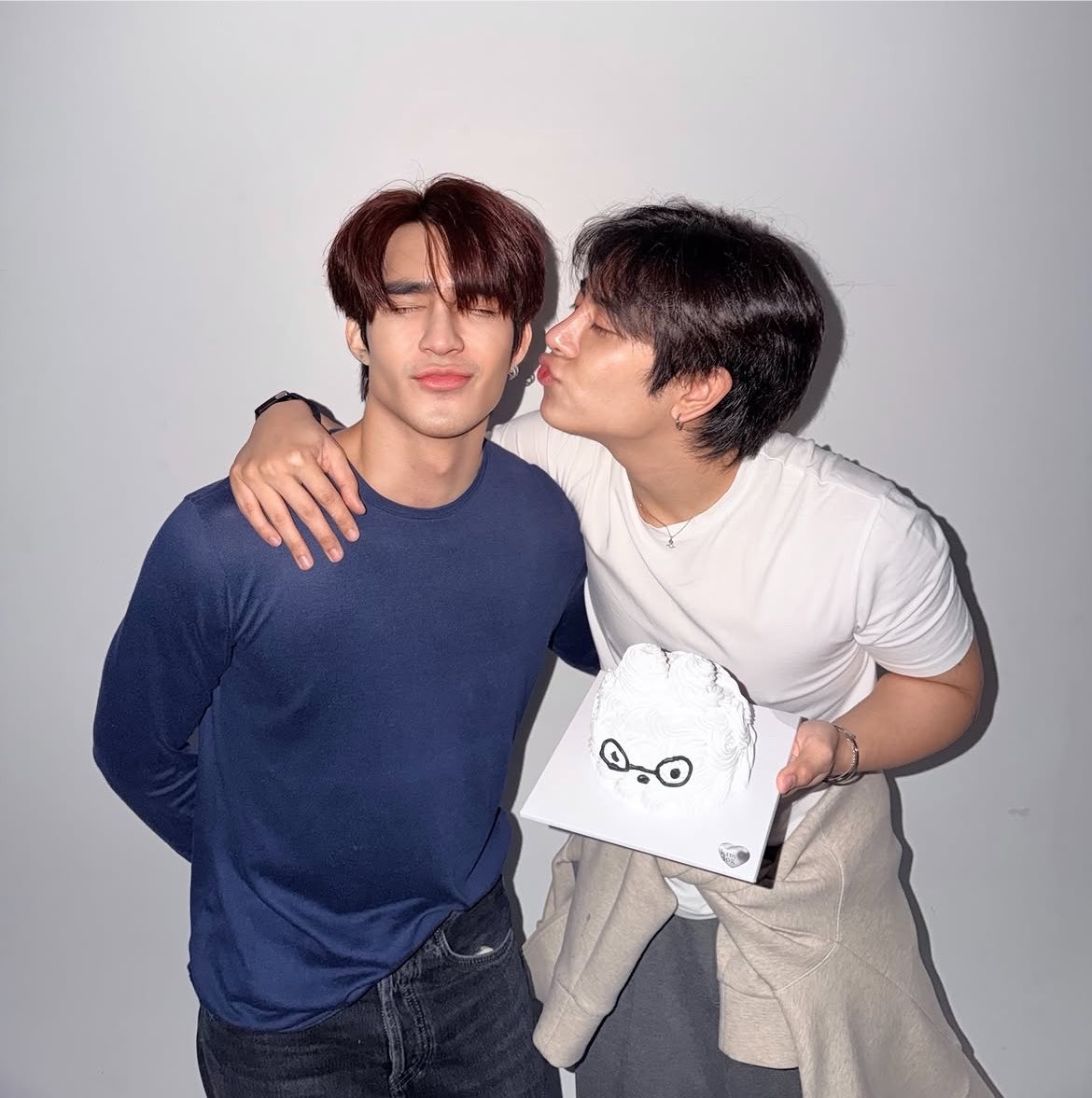 sftnrnemx's tweet photo. i didn’t know turning 28 unlocked the boyfriend feature 😔 https://t.co/gZFe3kxvYj