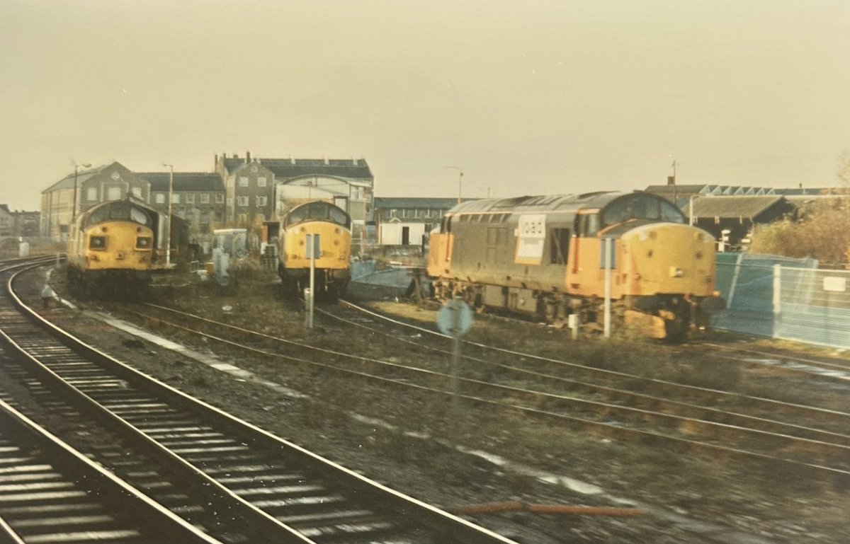LeicRailAle170's tweet photo. #TractorThursday A group resting at Swindon in 1997. https://t.co/KlJKDnJocM