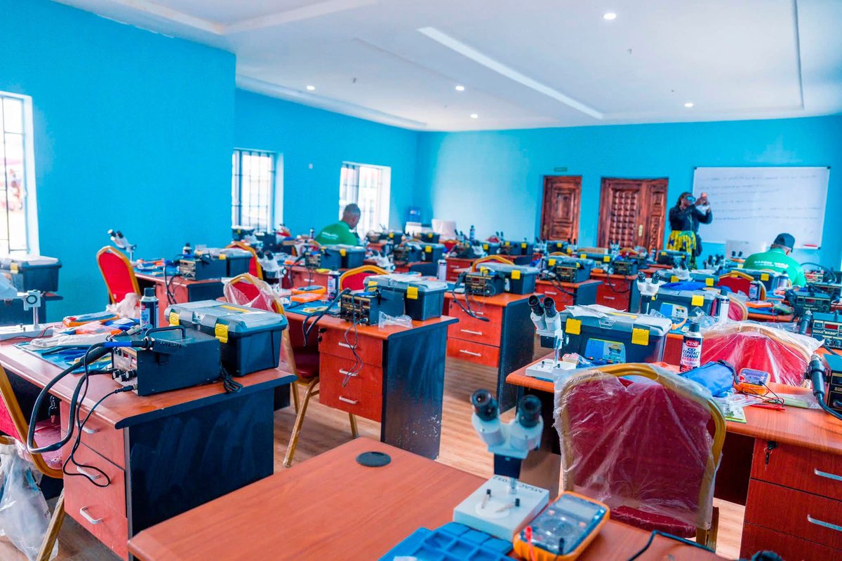 KSHalilu's tweet photo. This centre is more than a training facility. It is a pathway to entrepreneurship, innovation and sustainable livelihoods.

Through our #3Cs, NASENI is building the skilled workforce that will power Nigeria’s industrial future.

#InfinitePossibilities #NASENI #NSEP https://t.co/IxLJrGZIRh