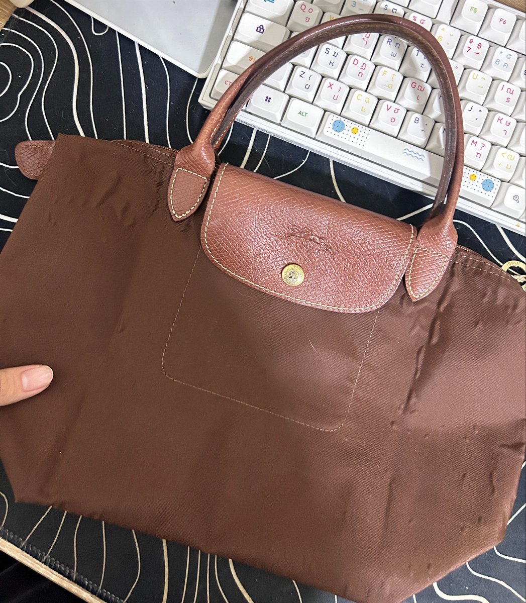 pormor_13's tweet photo. #ส่งต่อ longchamp size S หูสั้น สีน้ำตาล รุ่นวินเทจ
• 500฿ เอาไปจอยๆแม่ ขอคนรับตำหนิได้ค่ะ
ตำหนิ : ผ้าพอง หูจับเริ่มนิ่ม
เอาไปครอสบอดี้สวยมาก
#ส่งต่อlongchamp #ส่งต่อlongchampแท้ #longchamp #ส่งต่อแบรนด์เนม #ส่งต่อกระเป๋า #ส่งต่อกระเป๋ามือสอง #longchampมือสอง #ส่งต่อเสื้อผ้า https://t.co/huwb98Qhuz
