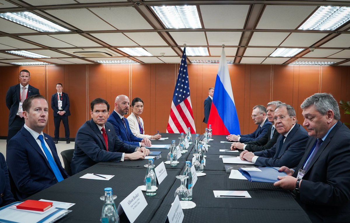 SecRubio's tweet photo. Met today with Russian Foreign Minister Sergey Lavrov on the sidelines of the ASEAN Ministerial. 

We discussed the U.S.-Russia relationship and the need to end the Russia-Ukraine war. https://t.co/8AN3EOTCUE