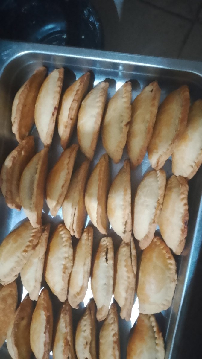 FAVOUR_LIVING's tweet photo. Pick one for breakfast 
This                                   or           That https://t.co/OM8FTHqBJD