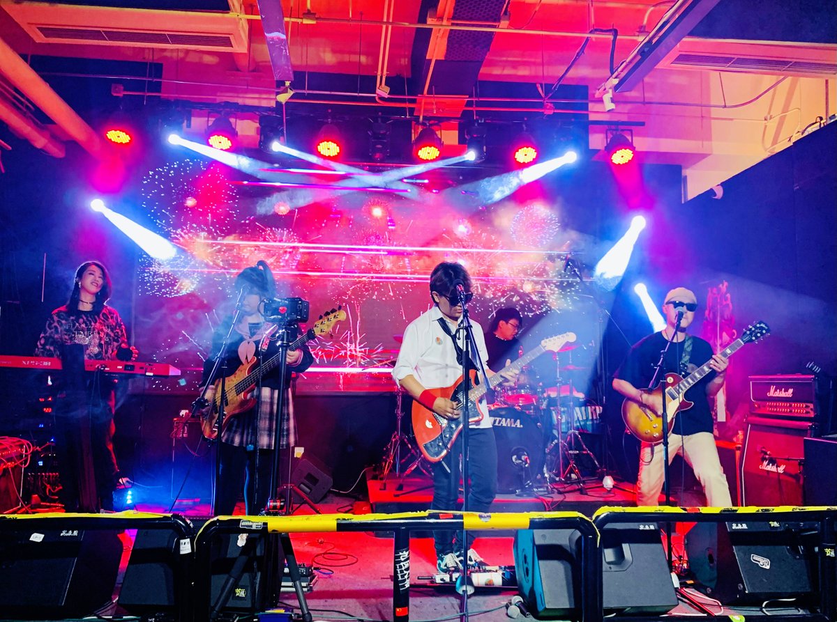 TamalaCalcano's tweet photo. Just had the most electrifying indie band live show at the downtown arts space—their new single hit way harder than on streaming, and the crowd singing every lyric Total chills! Don’t miss their next gig here next Saturday! https://t.co/heJkCmoDY6