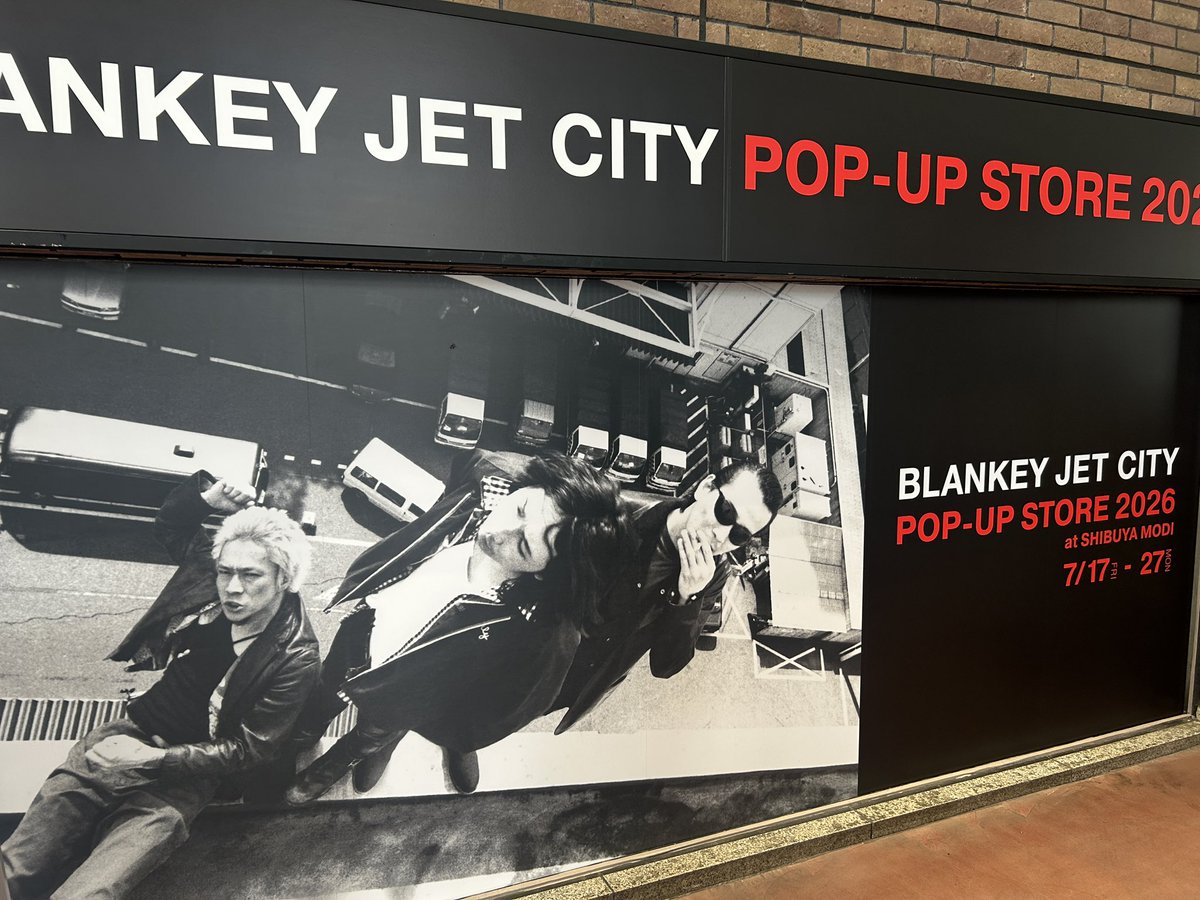 sp_skyblue's tweet photo. ブランキーのPOPUPストアと円盤喫茶にやってきた。

外がクソ暑い！
こんな日はやっぱメロンソーダとチリドッグだろ。

来てる人の年齢層は高め（自分含め🥹）なのは仕方ないけど若い人も見かける。

ちゃんと響いてるんだね https://t.co/IClkSs2XFt