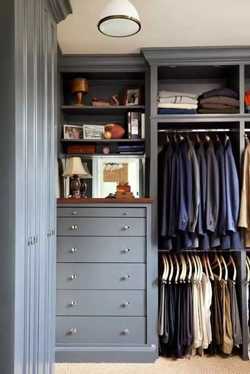 kac82303649's tweet photo. Tackling the closet clutter! Dumped old clothes I don’t wear, donated books I’ve outgrown, and found 2 lost hair ties. Small daily tidy = big space win https://t.co/6XTEqg2EYf