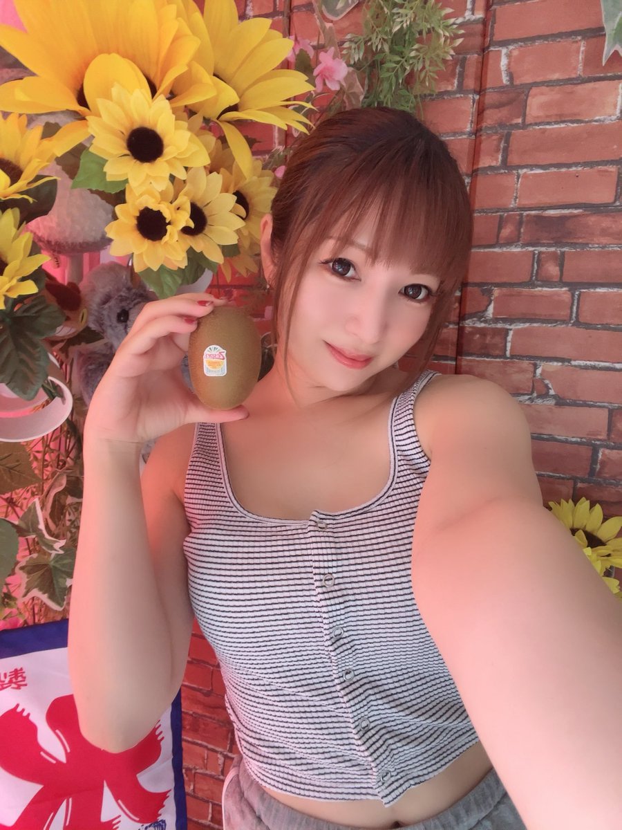 🍅本日21:30からは、#Mii ちゃんのYouTubeライブ🎤 今日は【 夏だから