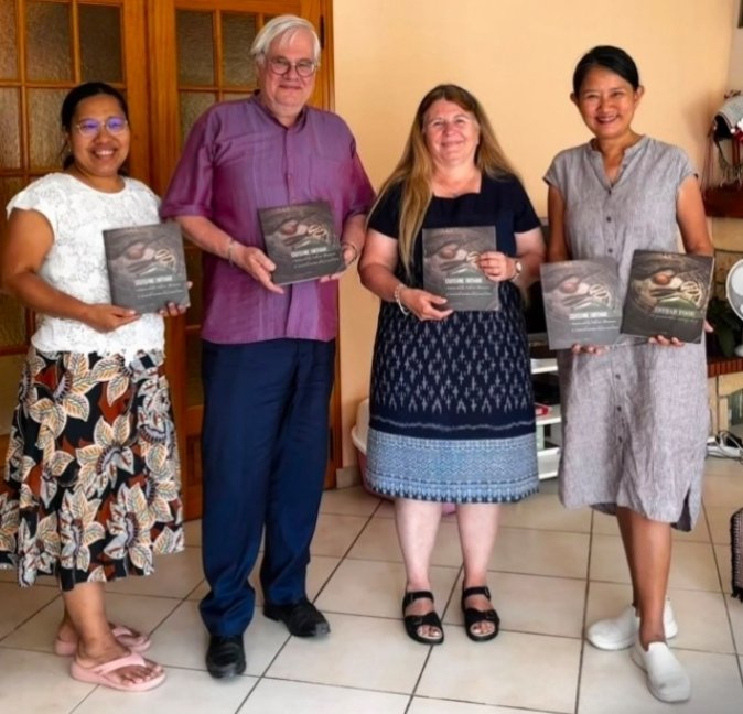 CLechervy's tweet photo. Très honoré d'avoir été invité à préfacer le premier livre de recettes consacré en français à la cuisine #Inthar, celle de la région du lac Inle en #Birmanie #WhatsHappeningInMyanmar #AvecToiMyanmar https://t.co/MKB1mkS7M1
