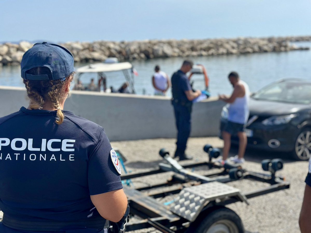 prefpolice13's tweet photo. 📍 Marseille | Opération de sécurisation du littoral nord : lutte contre les trafics de stupéfiants, la location illégale de bateaux et les infractions routières et maritimes.

Parmi les infractions :
·         2 défauts d’assurance
·         2 défauts de permis de conduire
·         2 amende forfaitaire délictuelle (AFD) stup
·         2 PV vitesse dans la bande des 300m
·         1 PV non déclaration de prêt
·         1 PV nuisance sonore

➡️ Une mobilisation coordonnée pour garantir la sécurité des usagers et préserver le littoral.