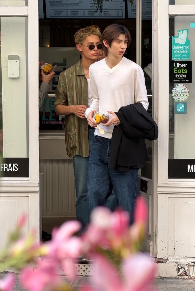 prodzbiased's tweet photo. couple spotted in paris 
#hoonjames  #눟젯 https://t.co/WjKY1ubPxS