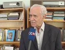 hafizakurd's tweet photo. Kemal Burkay:

“Öcalancılar, Kürt meselesinin kendileriyle başladığını söylüyor. Bu doğru değildir. 1977 yerel seçimlerinde biz, Türkiye Kürdistan Sosyalist Partisi (TKSP/Özgürlük Yolu Hareketi) olarak Diyarbakır’da bağımsız aday olan Mehdi Zana’yı destekledik. Bu desteğin sonucunda Mehdi Zana, Diyarbakır Belediye Başkanı seçildi.

O dönemde ortada Öcalancılar yoktu. Devlet bundan büyük korku duydu ve Öcalan’ı öne sürerek PKK’yı bize karşı kurdurup kullandı.”