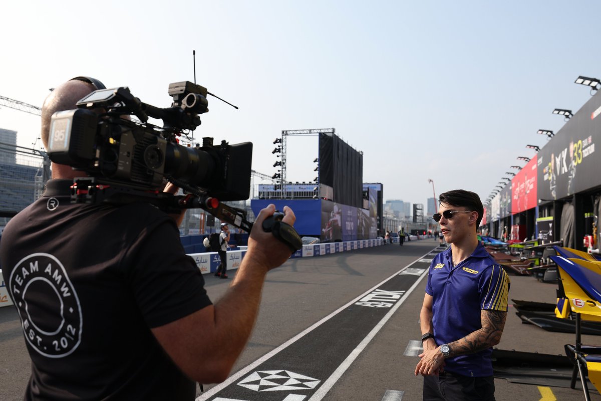 FETokyoEPrix's tweet photo. ドライバーたちも続々サーキットに到着！🇯🇵😎

2026 TDK Tokyo E-Prix開催まであと2️⃣日！✨

#FormulaE #FEjp #TokyoEPrix https://t.co/F3PuwVco9f