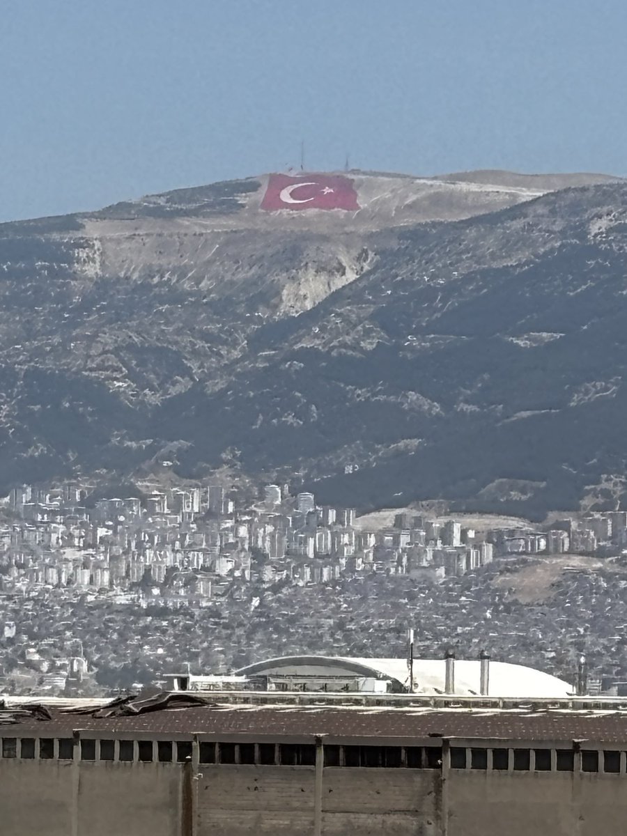 SadeceeeeZ's tweet photo. Ofisimizin manzarası 🇹🇷
Dünyanın en büyük TÜRK BAYRAĞI 🇹🇷 🇹🇷🇹🇷🇹🇷🇹🇷🇹🇷 https://t.co/nQF44gHqLs