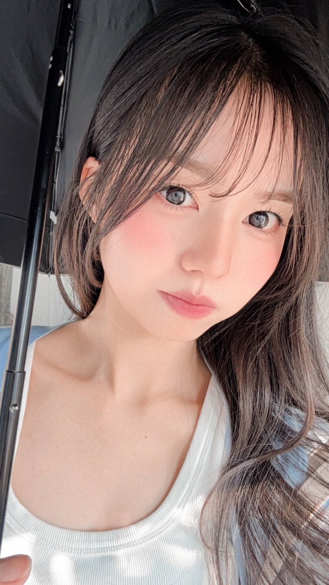 yura____world's tweet photo. サンダル履いたら靴擦れして親指も小指も真っ赤になった🥲🦶🏻

早く今日の撮影データみんなに見せたいな~

#ミスサークルコンテスト #ミスサー #ゆらわーるど #MISSCIRCLECONTEST https://t.co/yvJ4E8IhVh