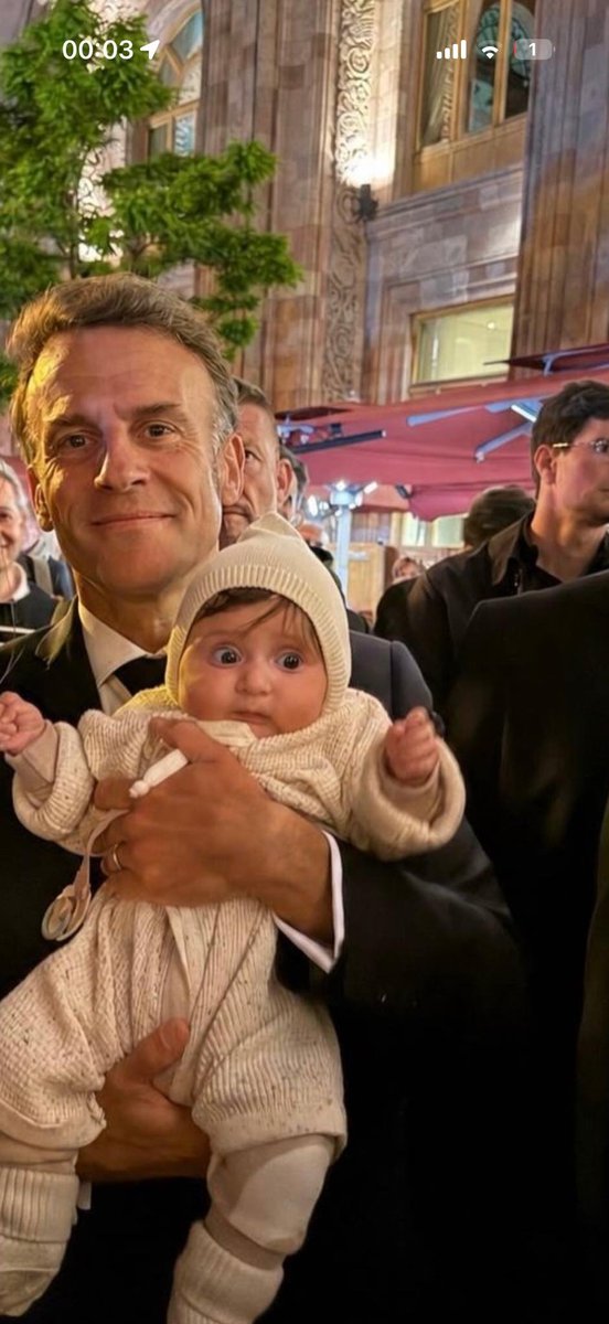 DEYCatherine1's tweet photo. @lallier_michel @EmmanuelMacron @Brigitte1eDame @vonderleyen Bonjour Michel bon jeudi à toi aussi merci gros bisous 😘 bonjour M le Président de la République @EmmanuelMacron 👍👏❤️ bonjour Mme Brigitte Macron 💞💐@Brigitte1eDame #AveclePresident #TAEM notre grand Président est toujours là !
@EmmanuelMacron notre Président !❤️👏👍 https://t.co/9VccYFdz7t