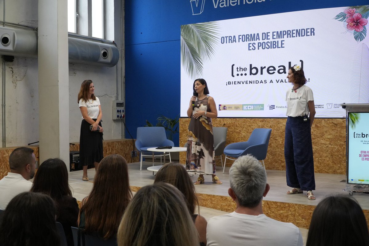vlciconnect's tweet photo. 🗣️ Lucía Calabria, subdirectora de Emprendimiento Tecnológico de València Innovation Capital, da la bienvenida y destaca la importancia de seguir impulsando el talento femenino, la innovación y la colaboración para construir el futuro. 🌍✨ #TheBreak https://t.co/Nh5MRVvc9R