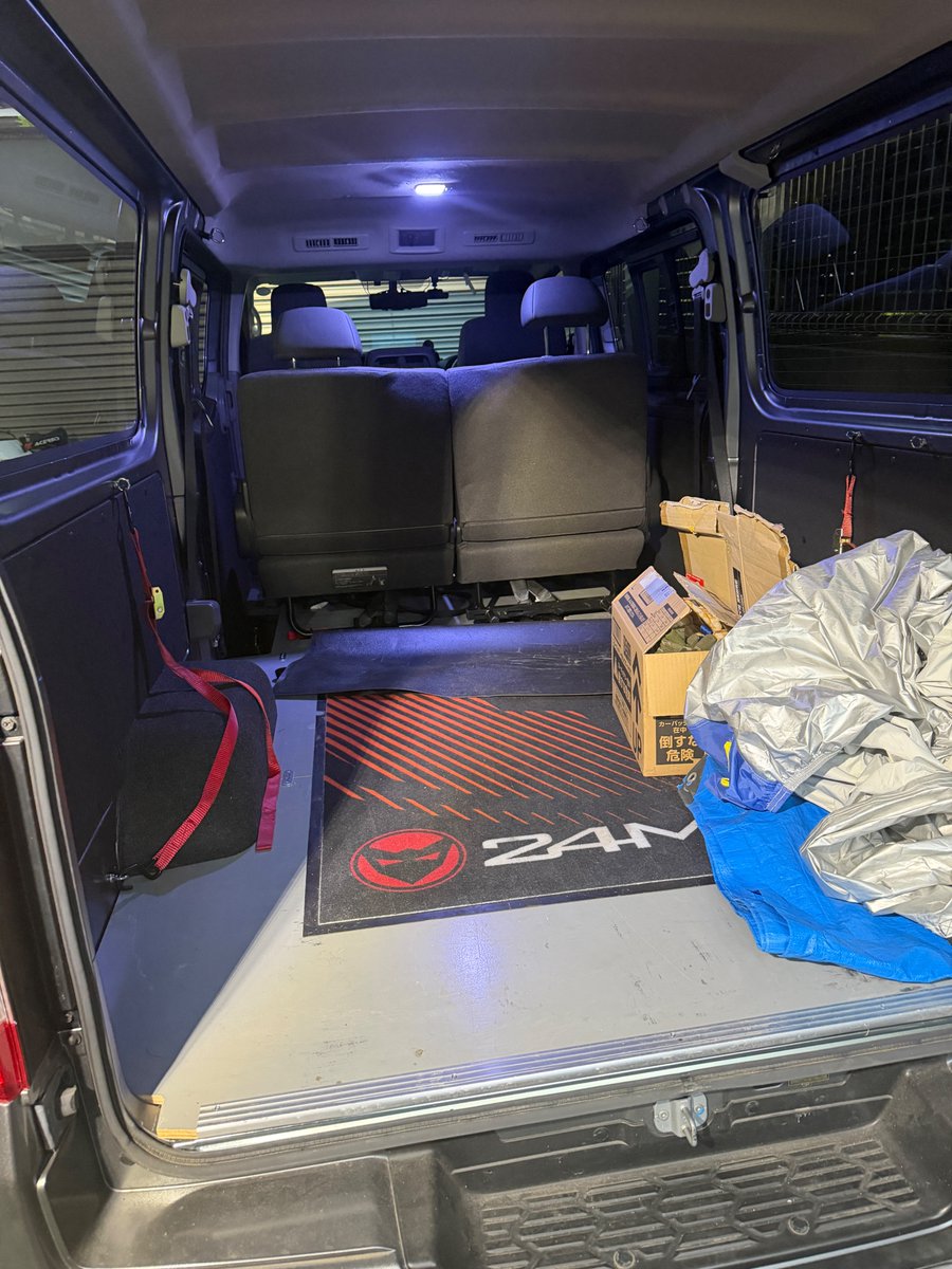 gunplatoon's tweet photo. 日曜日はキャラバンを車検に出します🚐

荷室を空にするため、バイクやプロテクター、ブーツ、工具などをおろしました💦
残りは当日です。
久しぶりにバイクのエンジン始動。
2ストの音と匂い、やっぱりたまりません😊

毎年この時期は1年車検。
汗びっしょりです😅 https://t.co/UDnp8sOBuk