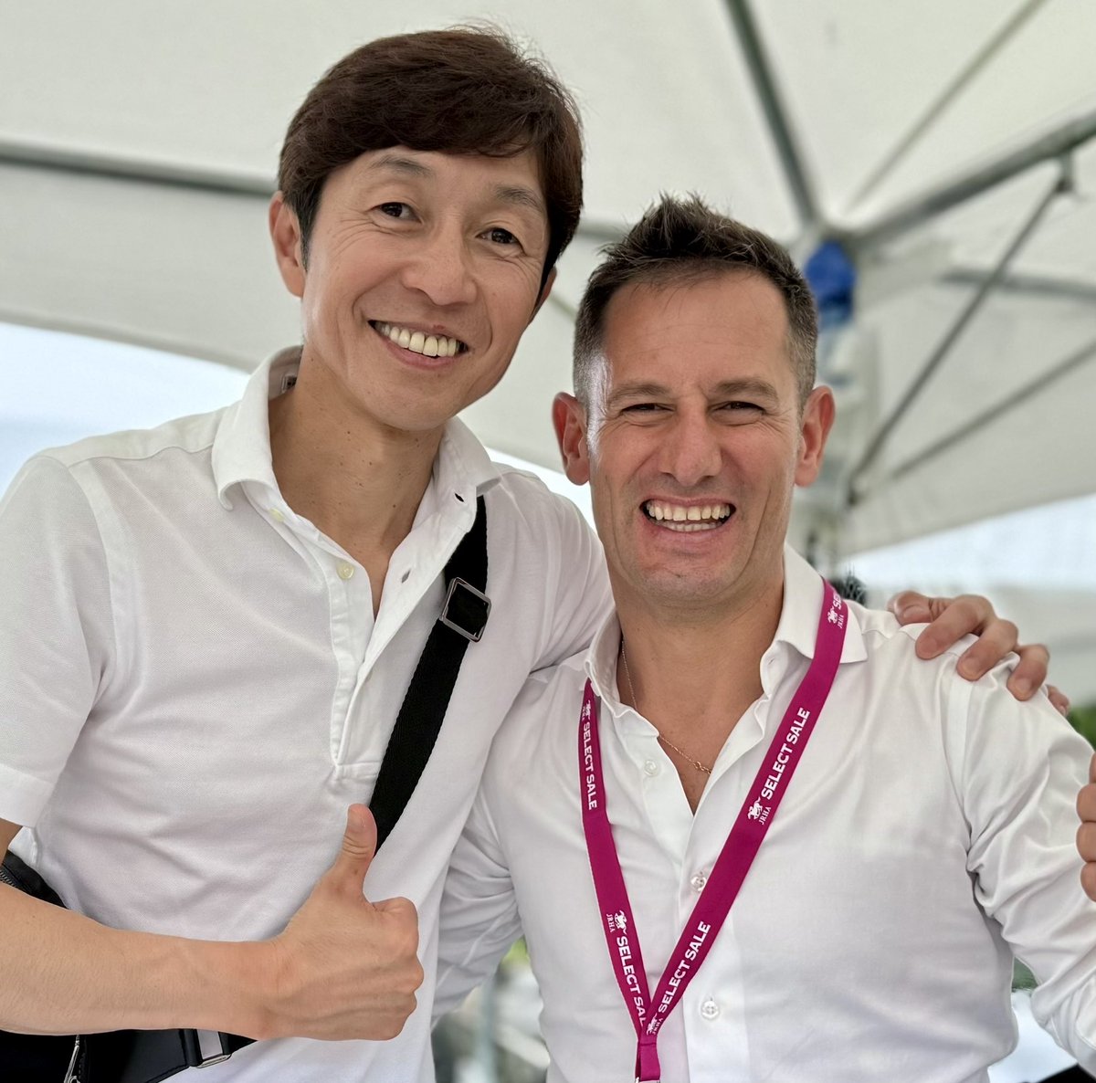 nikkan_ota's tweet photo. 今週のコラム「ミルコ魂」に掲載された写真です↓

武豊騎手とのツーショット…まぶしすぎます！

コラムはこちらで👇
https://t.co/HqUkOj78W7 https://t.co/MfNrvsh0DS