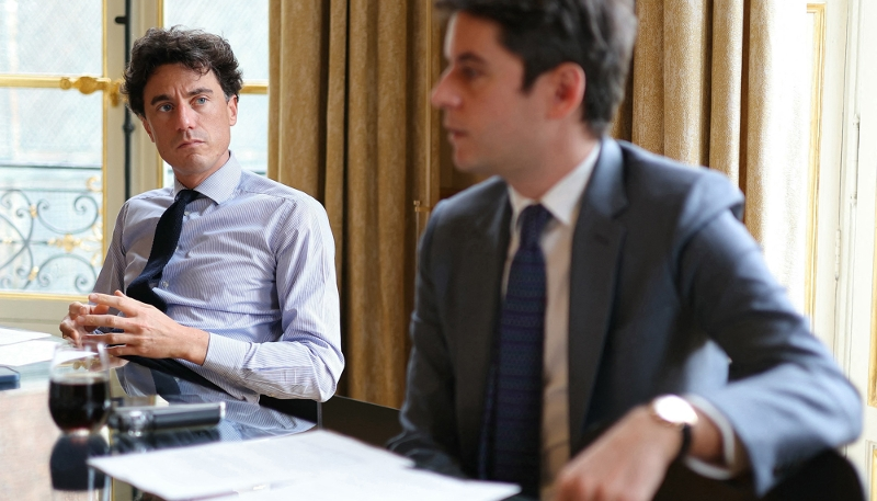 AlertesInfos's tweet photo. 🇫🇷 FLASH | "Je me dézinguais à m’en faire péter la couscoussière" : l’ancien conseiller de Gabriel Attal, Louis Jublin, révèle avoir régulièrement consommé de la cocaïne. Anticipant la possible diffusion d’une vidéo dans laquelle on le verrait en sniffer, il affirme vouloir "prendre les devants". (Vanity Fair)