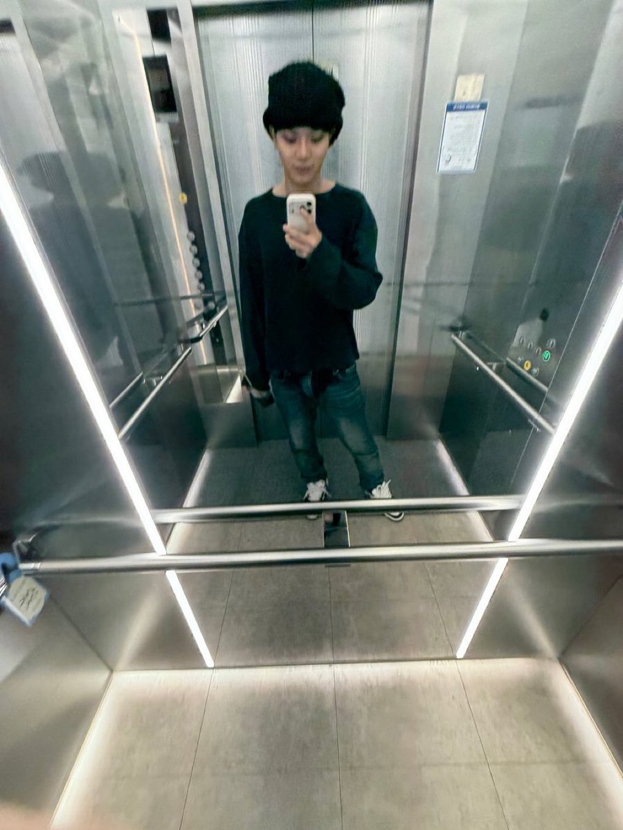 unkwonmoon's tweet photo. YULLLLL IHHHH….. harusnya pake nokia ajadeh https://t.co/YNvv0C1JXG