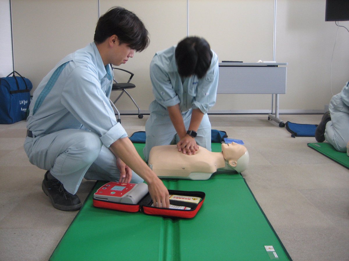 KANBARA_GAS's tweet photo. 燕・弥彦消防署にて【救命講習】を受講しました🚑
 
心肺蘇生法やAEDの使い方を学び、さらに地震体験も！
実際に揺れを体感することで、災害時に落ち着いて行動することの大切さを実感しました！
 
消防署の皆さま、ありがとうございました✨
 
# 救命講習 # AED # 心肺蘇生法 # 燕弥彦消防署 https://t.co/E4IgJDYP2Y