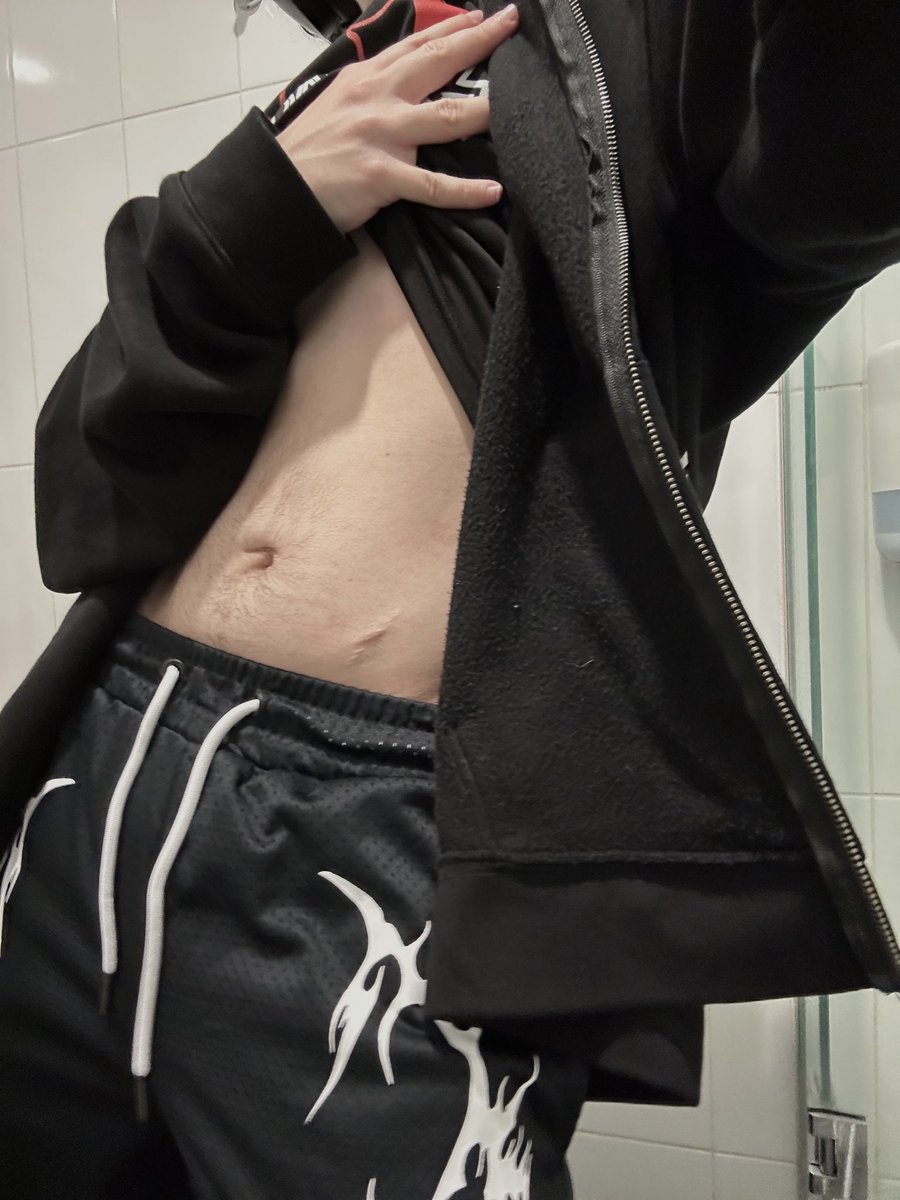 awaeeizpres's tweet photo. Do we like my new gym shorts https://t.co/OFLKjpGONT
