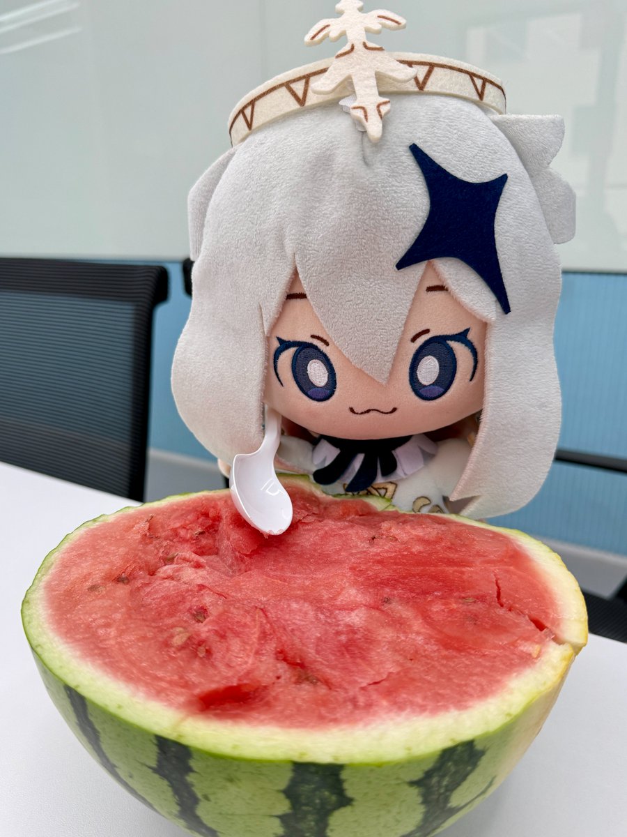 paimon_genshin7's tweet photo. いただきます！（◜𖥦◝ ♦︎）
#スイカの日 #原神 https://t.co/M8On05Nlkp