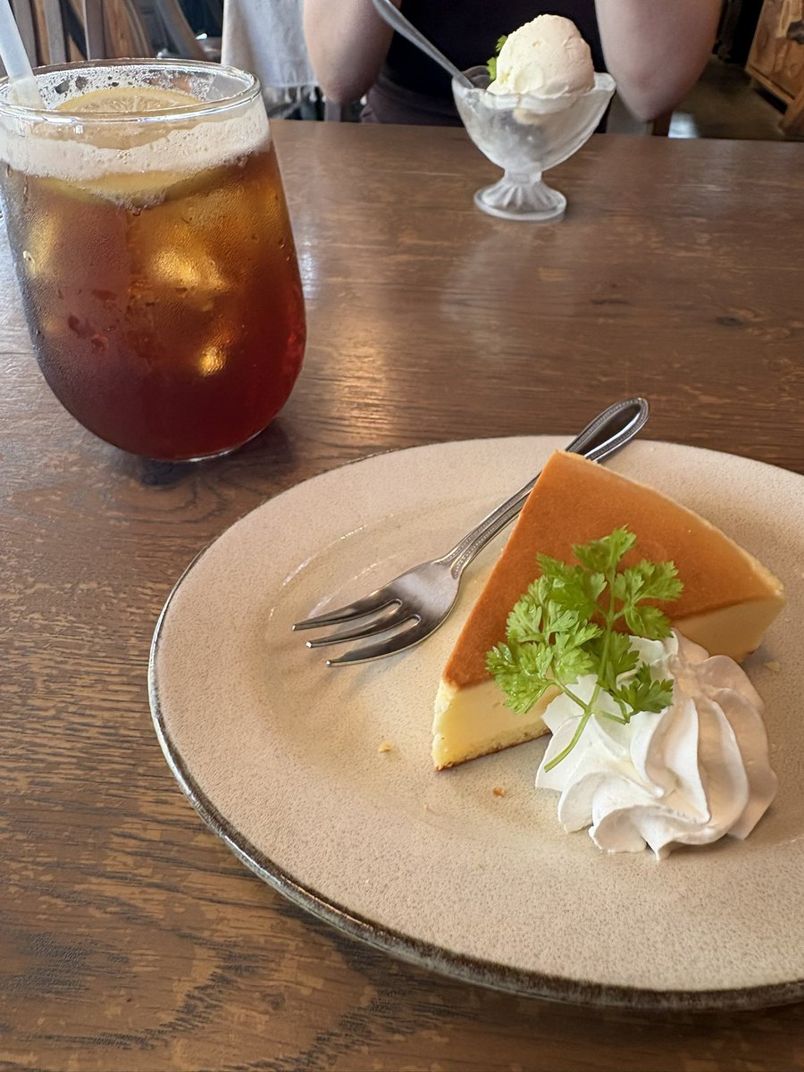 pomuo0112's tweet photo. 天王寺で美味しいご飯屋さんとめっちゃ落ち着けるカフェ見つけてめっちゃ幸せ😌💭 https://t.co/P27qOxypQD