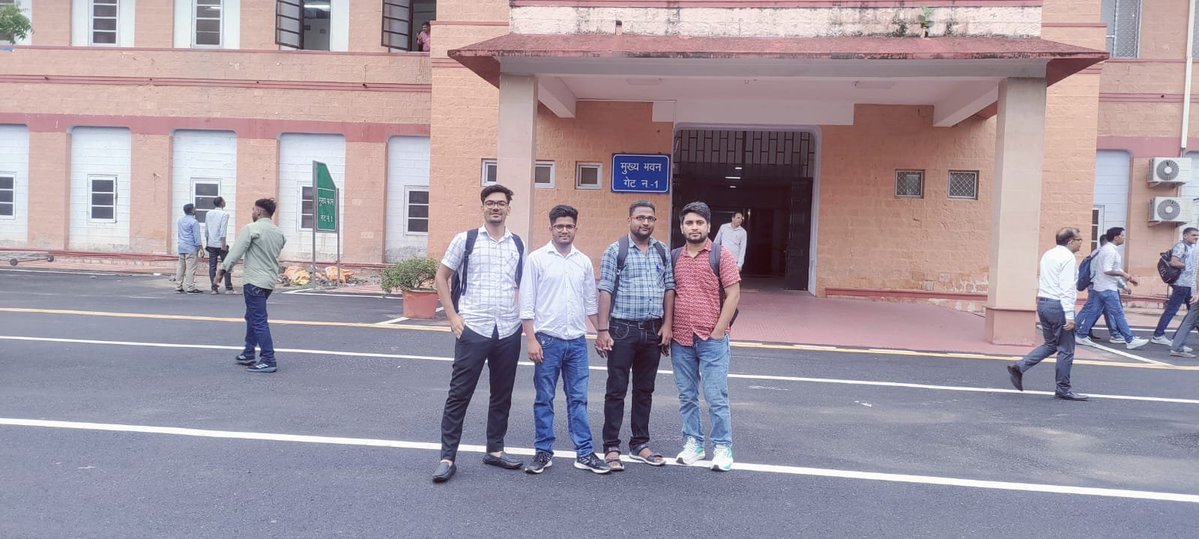 PraveshSha49148's tweet photo. शासन सचिवालय में चयनित अपने सभी साथियों से मुलाकात कर अत���यंत खुशी हुई। कल अपने मित्रों के साथ सचिवालय में सुखद अनुभव रहा।

मुख्यमंत्री कार्यालय (CMO) में पदस्थापन प्राप्त करने वाले मेरे  चारों साथियों को हार्दिक बधाई एवं उज्ज्वल भविष्य के लिए शुभकामनाएँ। 🙏💐 https://t.co/oxgYOkPiHh